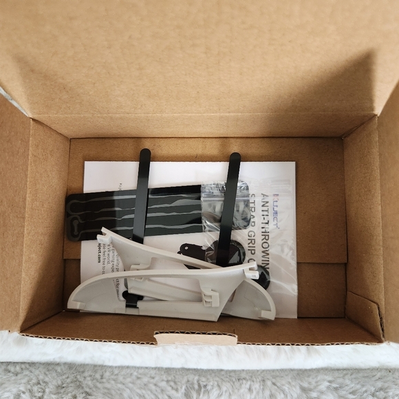 VR Controller Grips Upgraded Controller Grips For Oculus Quest 3 - Black - Picture 4 of 5